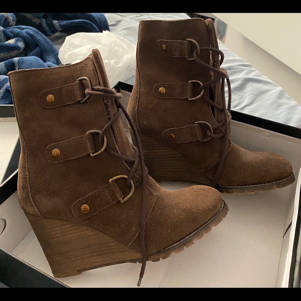 Brown bootie